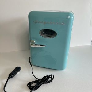Mini car refrigerator